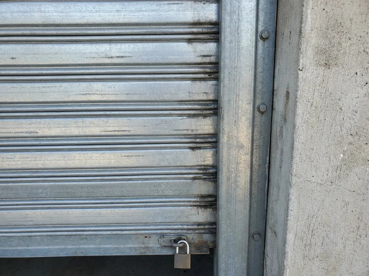 Roll-up door slats running in a steel side rail